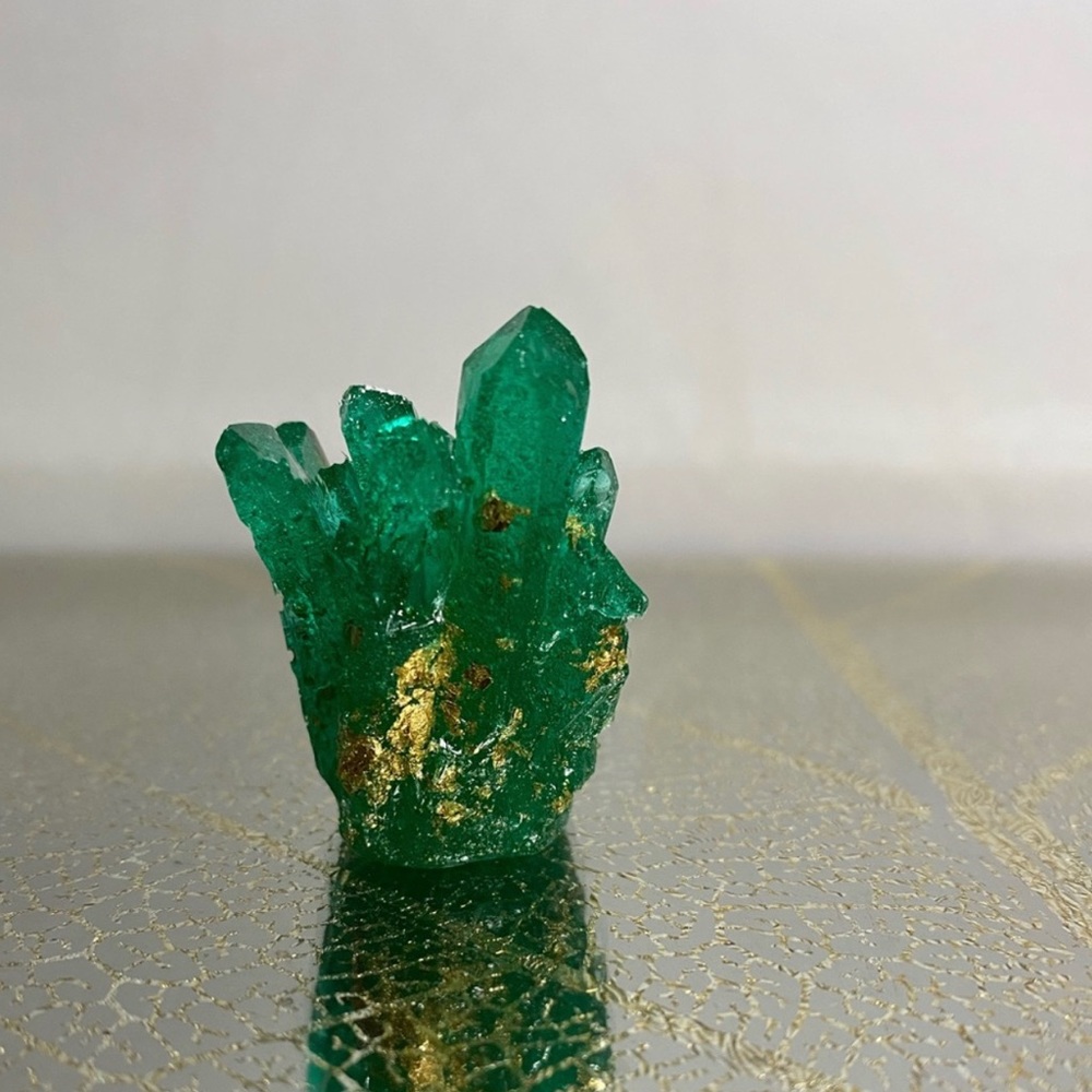 House decoration ~ Green crystal cluster with gold flakes inside 💚 - Picture 10 of 16
